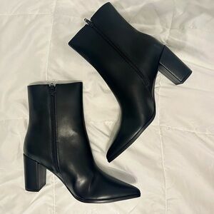 🎬NWT Lulu’s Elegant Black Ankle Booties